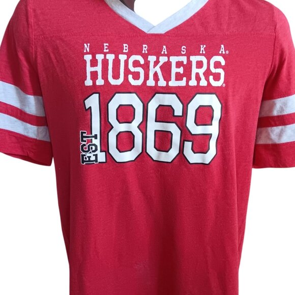 Medium T-shirt Big Red Nebraska Huskers 1869 Est. Red V-Neck T-Shirt - Picture 1 of 4